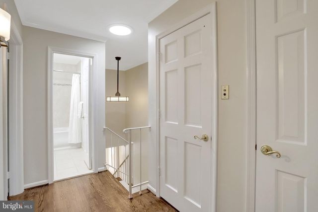 2325 S QUEEN ST, Arlington, VA 22202