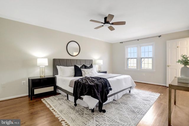 2325 S QUEEN ST, Arlington, VA 22202