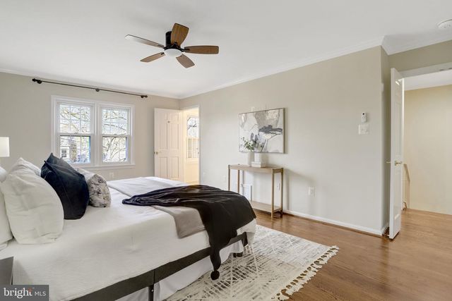 2325 S QUEEN ST, Arlington, VA 22202