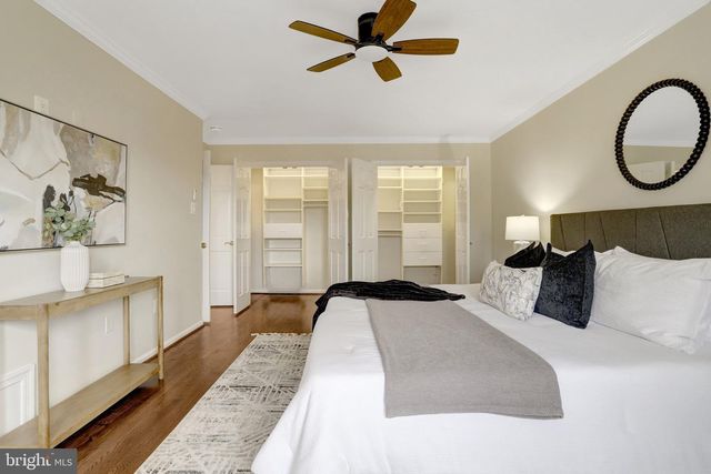 2325 S QUEEN ST, Arlington, VA 22202