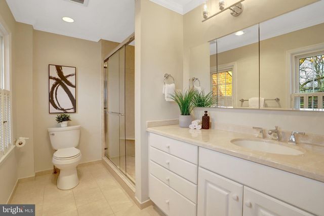 2325 S QUEEN ST, Arlington, VA 22202