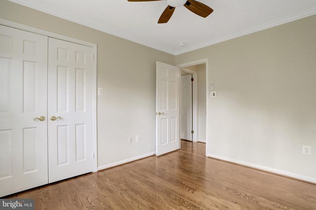 2325 S QUEEN ST, Arlington, VA 22202