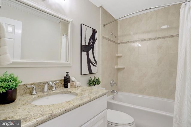 2325 S QUEEN ST, Arlington, VA 22202