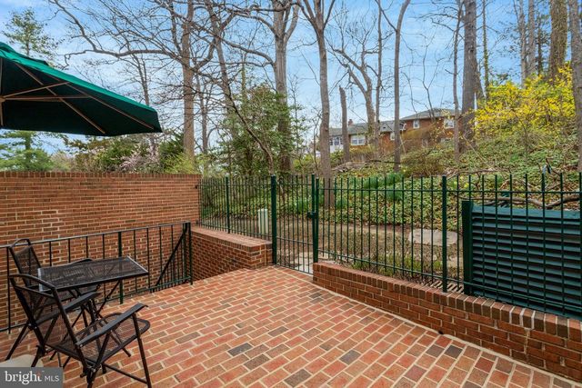 2325 S QUEEN ST, Arlington, VA 22202