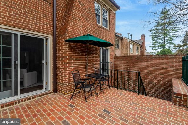 2325 S QUEEN ST, Arlington, VA 22202