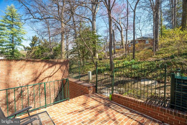 2325 S QUEEN ST, Arlington, VA 22202