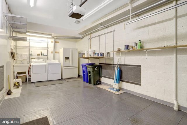 2325 S QUEEN ST, Arlington, VA 22202