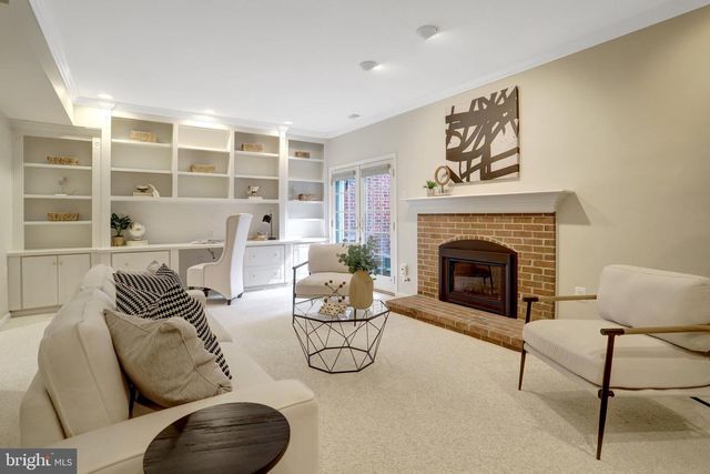 2325 S QUEEN ST, Arlington, VA 22202