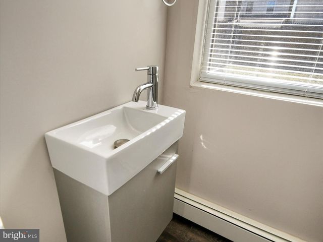 24 W FRONT ST, Bridgeport, PA 19405