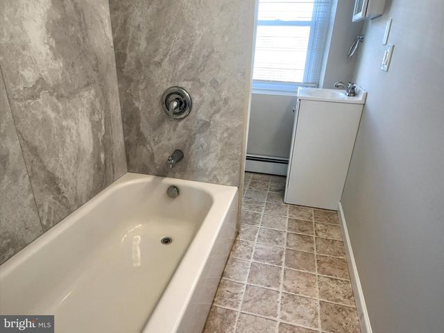 24 W FRONT ST, Bridgeport, PA 19405