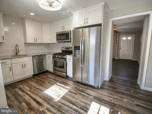 24 W FRONT ST, Bridgeport, PA 19405