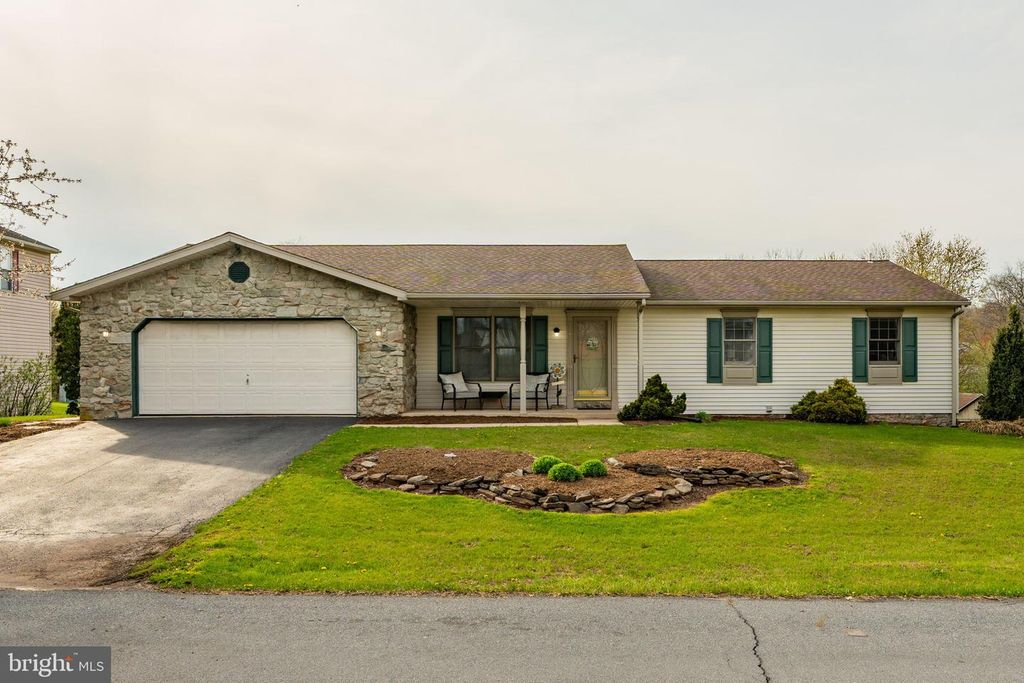 149 COUNTRY DR, Denver, PA 17517