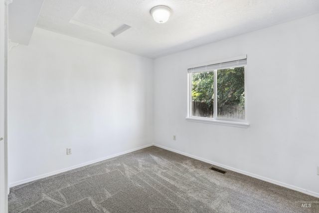 63 S Kelli Loop, Nampa, ID 83687