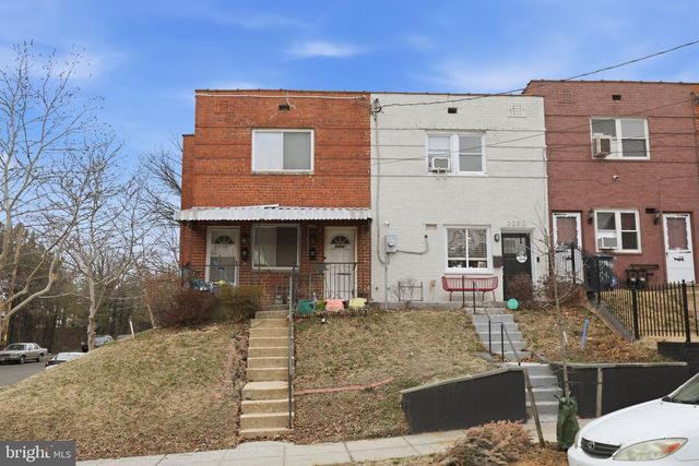 2200 15TH ST NE, Washington, DC 20018