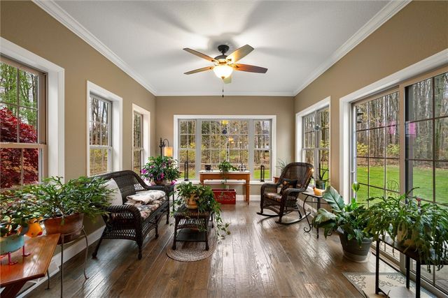 2056 Pierce Bluffs Dr, Hermitage, PA 16148