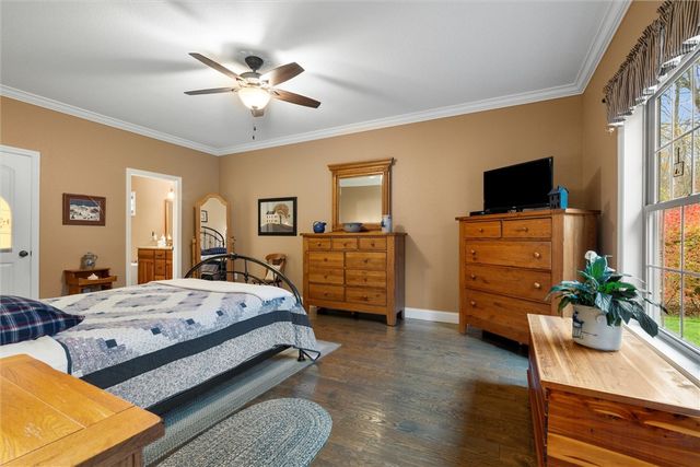 2056 Pierce Bluffs Dr, Hermitage, PA 16148