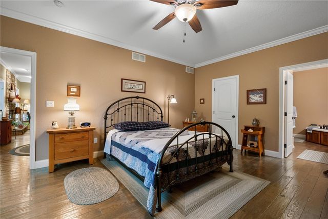 2056 Pierce Bluffs Dr, Hermitage, PA 16148