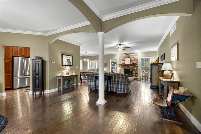 2056 Pierce Bluffs Dr, Hermitage, PA 16148