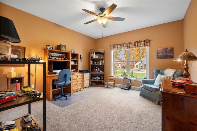 2056 Pierce Bluffs Dr, Hermitage, PA 16148