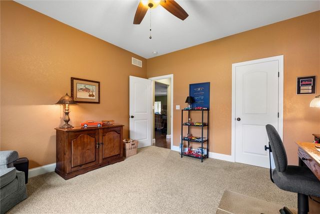 2056 Pierce Bluffs Dr, Hermitage, PA 16148