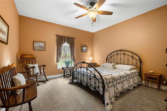 2056 Pierce Bluffs Dr, Hermitage, PA 16148