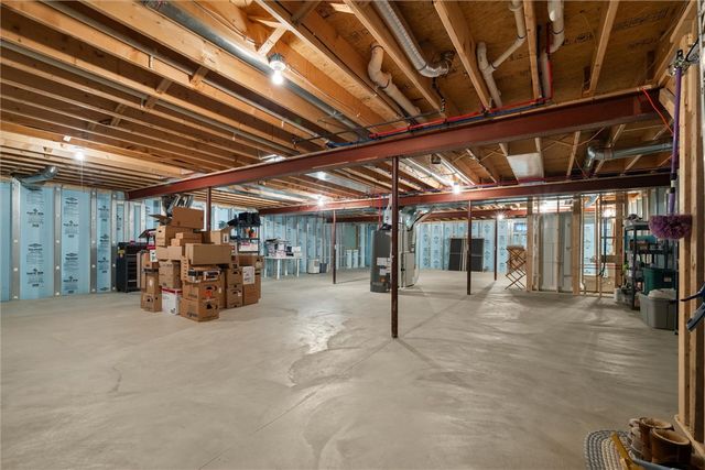 2056 Pierce Bluffs Dr, Hermitage, PA 16148