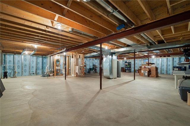 2056 Pierce Bluffs Dr, Hermitage, PA 16148