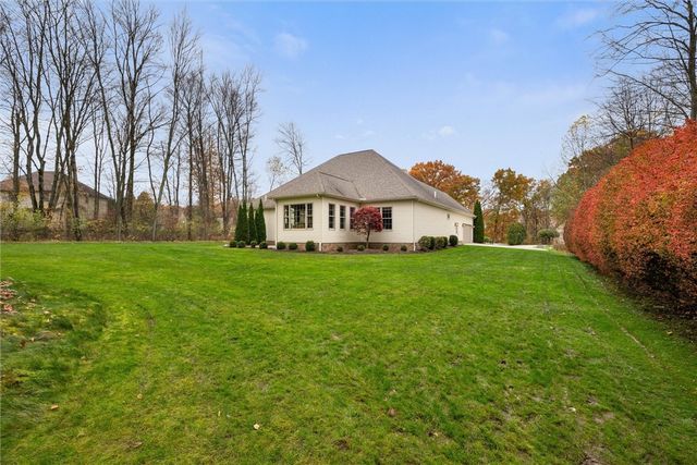 2056 Pierce Bluffs Dr, Hermitage, PA 16148