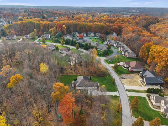 2056 Pierce Bluffs Dr, Hermitage, PA 16148