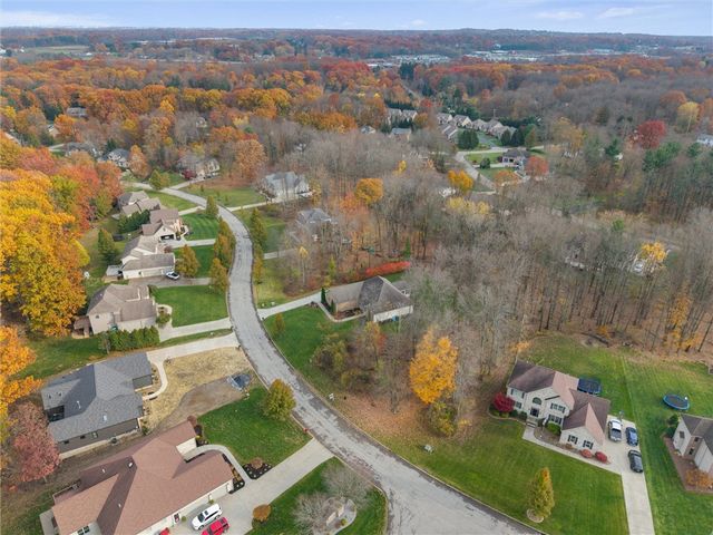 2056 Pierce Bluffs Dr, Hermitage, PA 16148