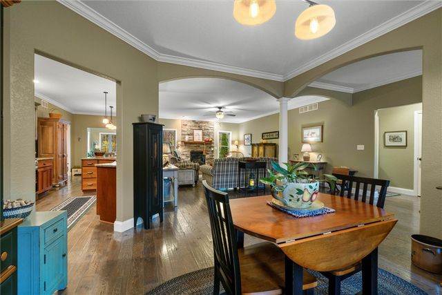 2056 Pierce Bluffs Dr, Hermitage, PA 16148