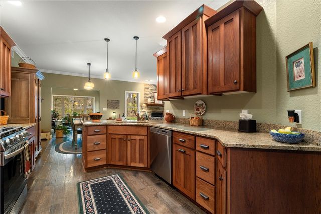 2056 Pierce Bluffs Dr, Hermitage, PA 16148