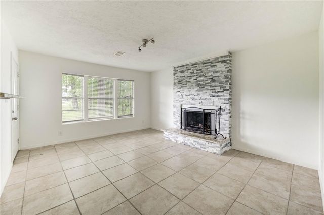 47 Blue Lake Drive, Huffman, TX 77336