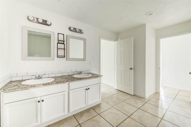 47 Blue Lake Drive, Huffman, TX 77336