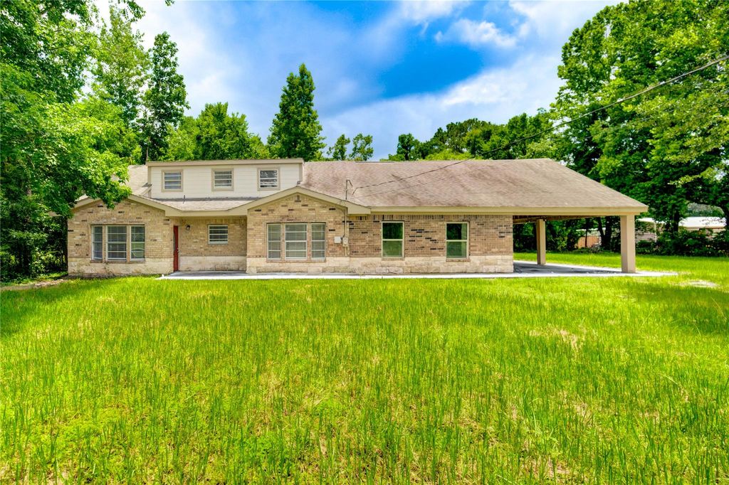 47 Blue Lake Drive, Huffman, TX 77336