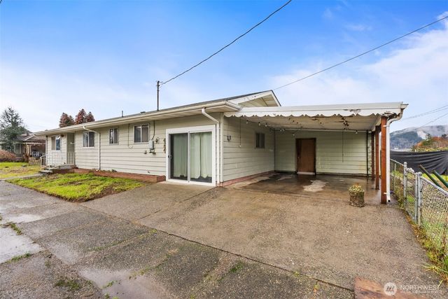 404 Eleventh Street, Raymond, WA 98577