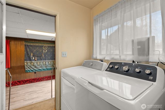 404 Eleventh Street, Raymond, WA 98577