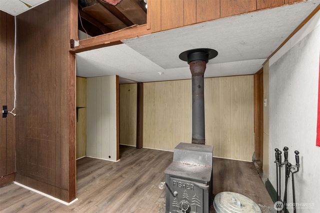 404 Eleventh Street, Raymond, WA 98577