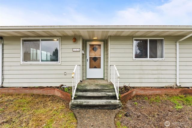 404 Eleventh Street, Raymond, WA 98577