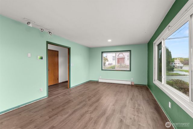 404 Eleventh Street, Raymond, WA 98577