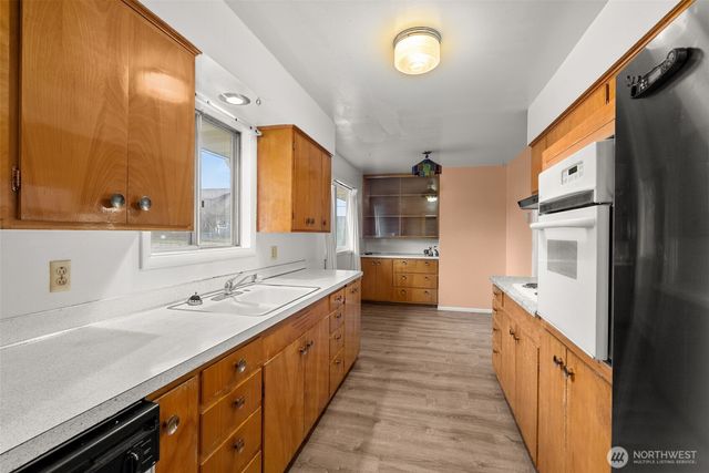 404 Eleventh Street, Raymond, WA 98577