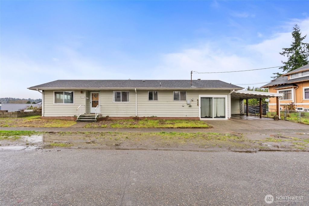 404 Eleventh Street, Raymond, WA 98577