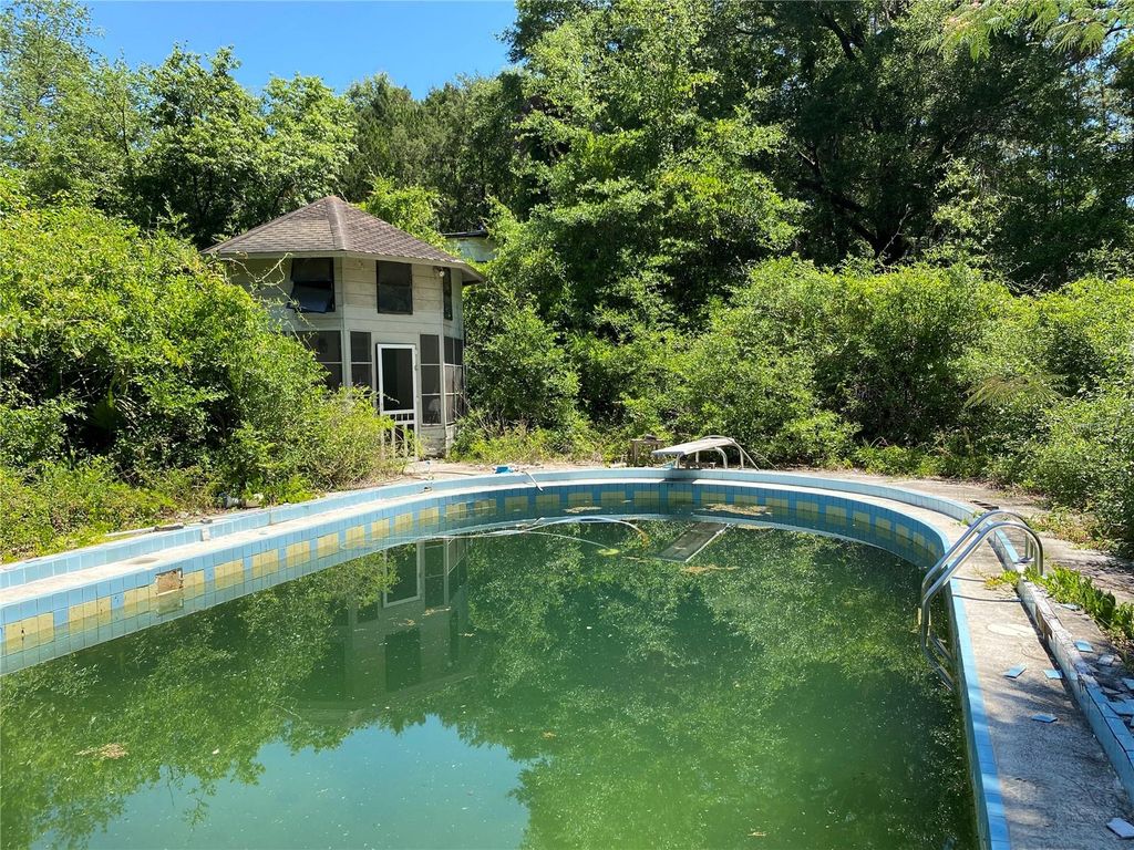 Image 12 of property listing at 2424 NE 170TH STREET, Citra, FL 32113