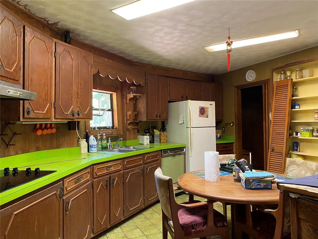Image 7 of property listing at 2424 NE 170TH STREET, Citra, FL 32113
