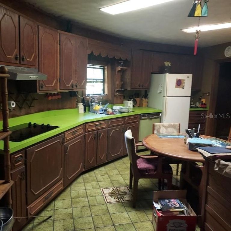Image 8 of property listing at 2424 NE 170TH STREET, Citra, FL 32113