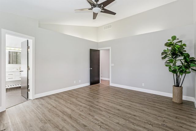 3106 N Lakecrest Circle, Wichita, KS 67205