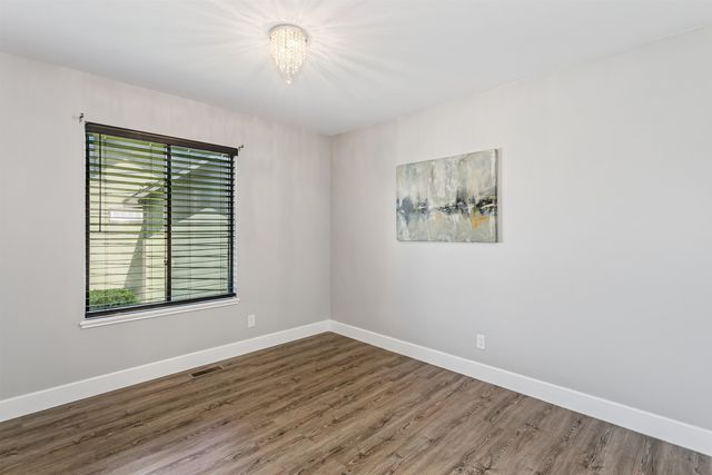 3106 N Lakecrest Circle, Wichita, KS 67205