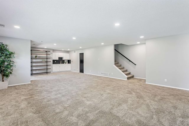 3106 N Lakecrest Circle, Wichita, KS 67205