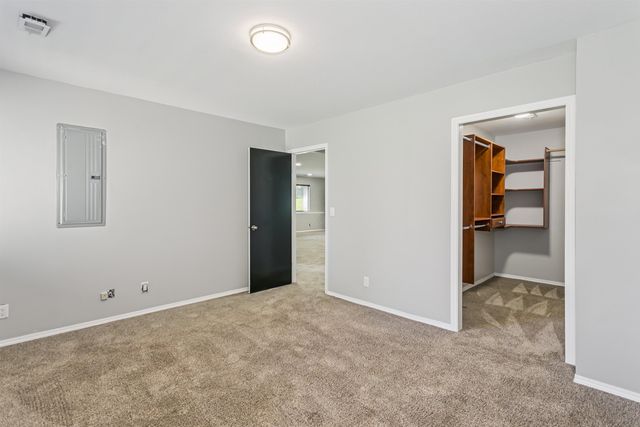 3106 N Lakecrest Circle, Wichita, KS 67205