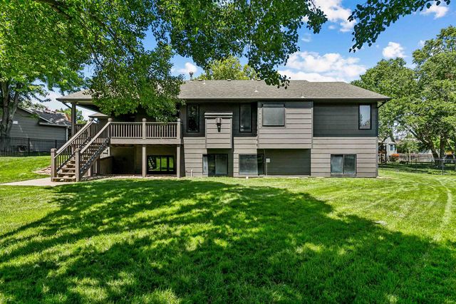 3106 N Lakecrest Circle, Wichita, KS 67205